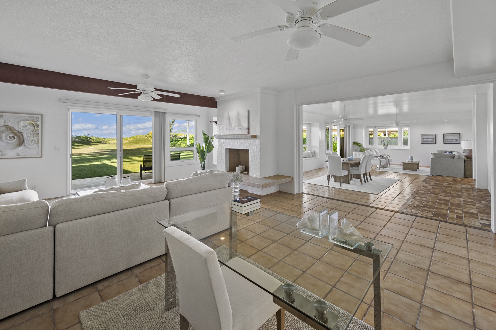Kailua Vacation Rentals, Kailua Hale Kahakai - This open-concept floor plan is aptly fit for entertaining, complete with living room, dining area, and library