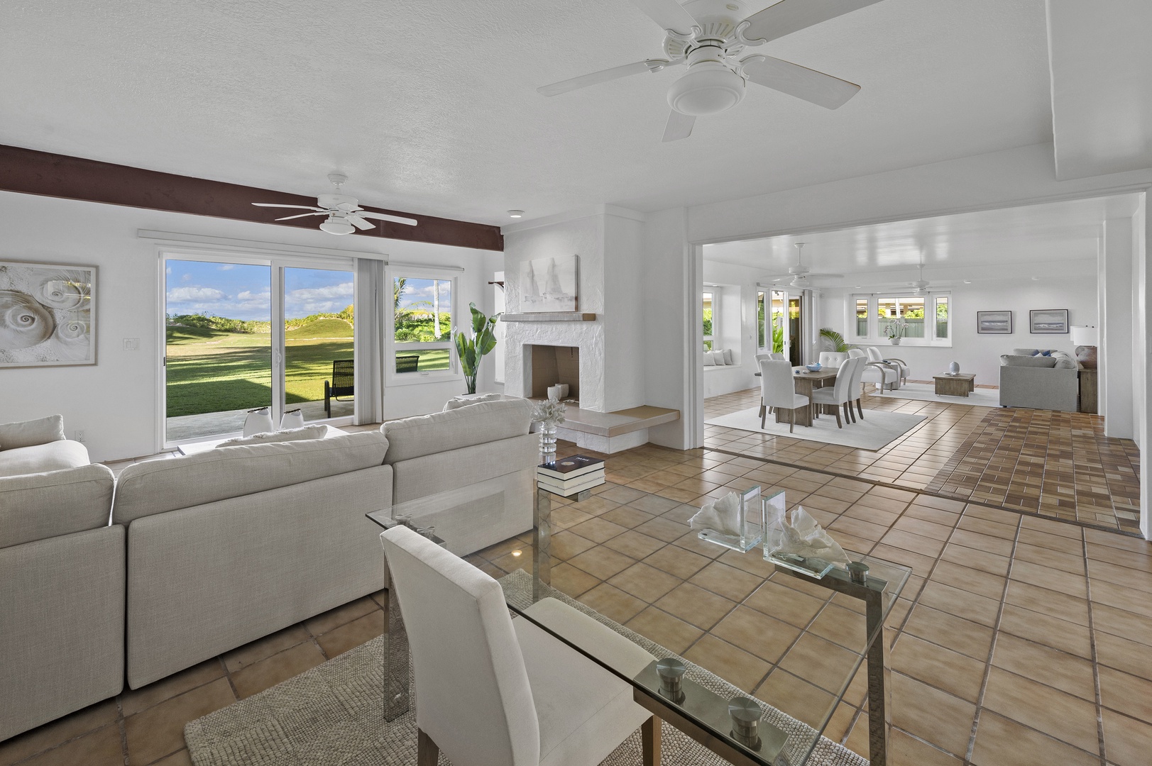 Kailua Vacation Rentals, Kailua Hale Kahakai - This open-concept floor plan is aptly fit for entertaining, complete with living room, dining area, and library