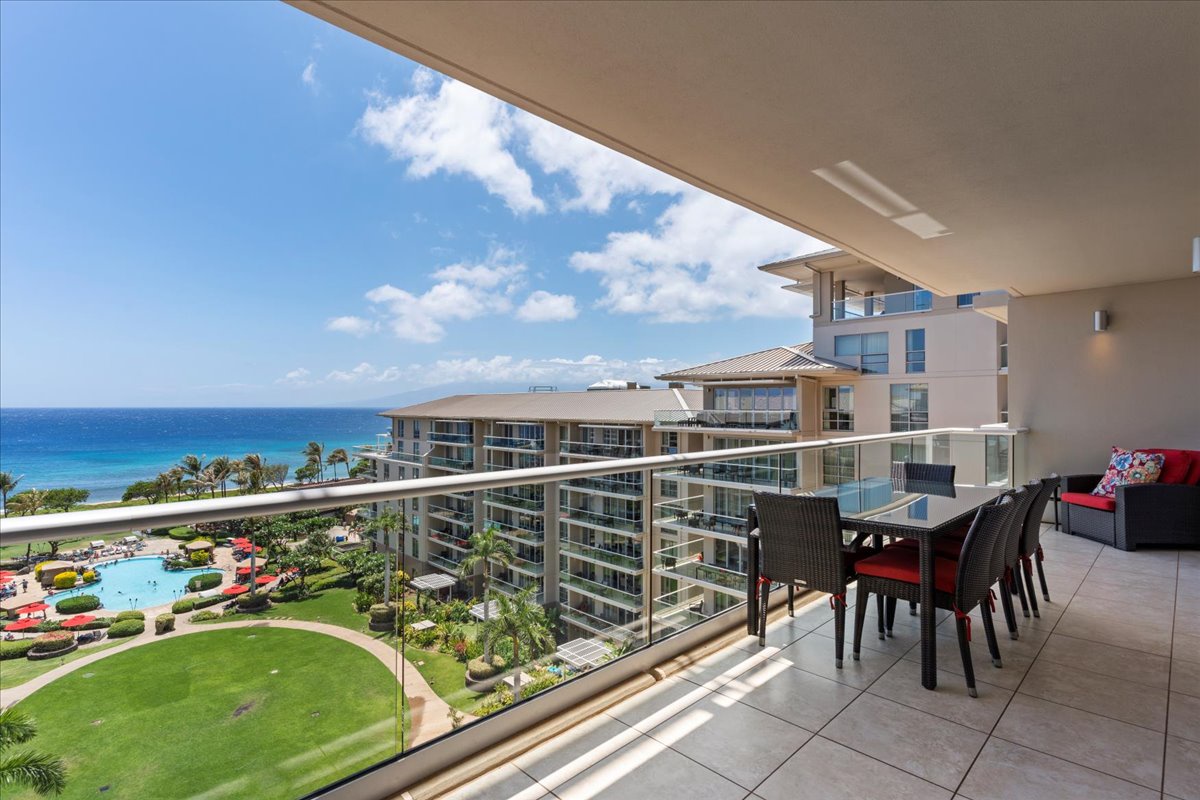 HI Vacation Rentals, Honua Kai Hokulani 825 - Dine al fresco while enjoying stunning ocean views from the lanai.