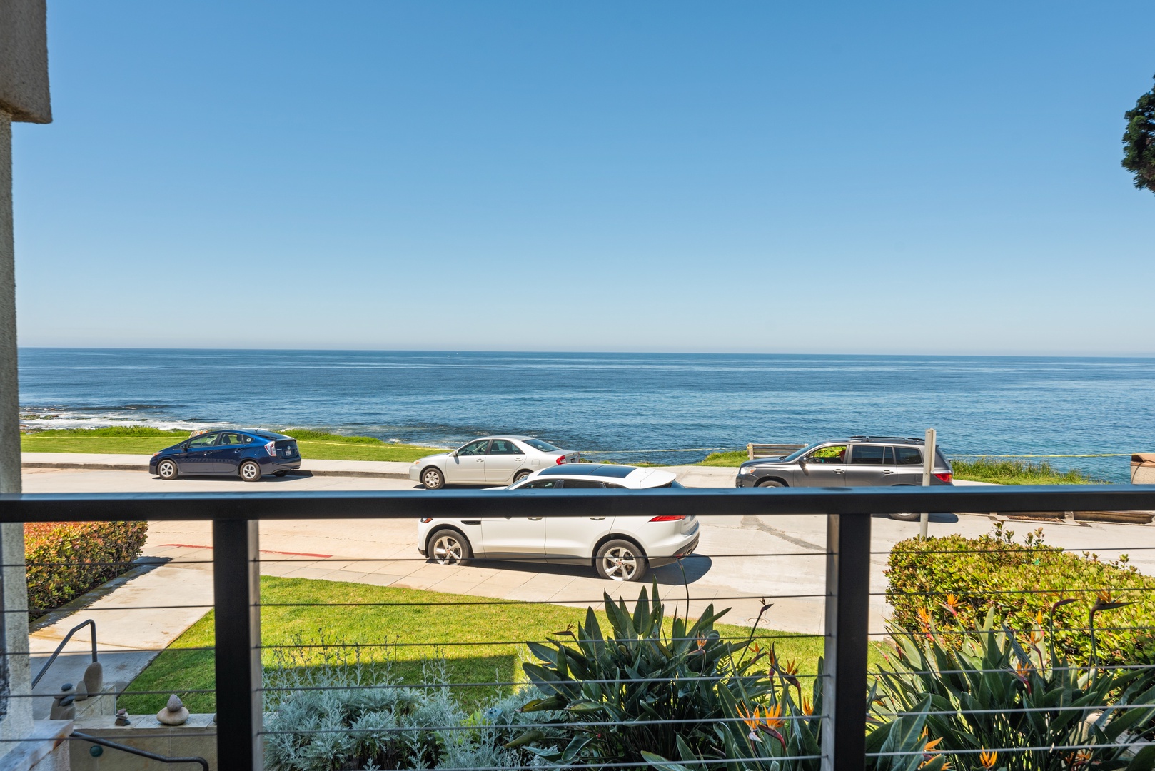 La Jolla Vacation Rentals, Oceanfront La Jolla Cove Condo - You can almost touch the water!
