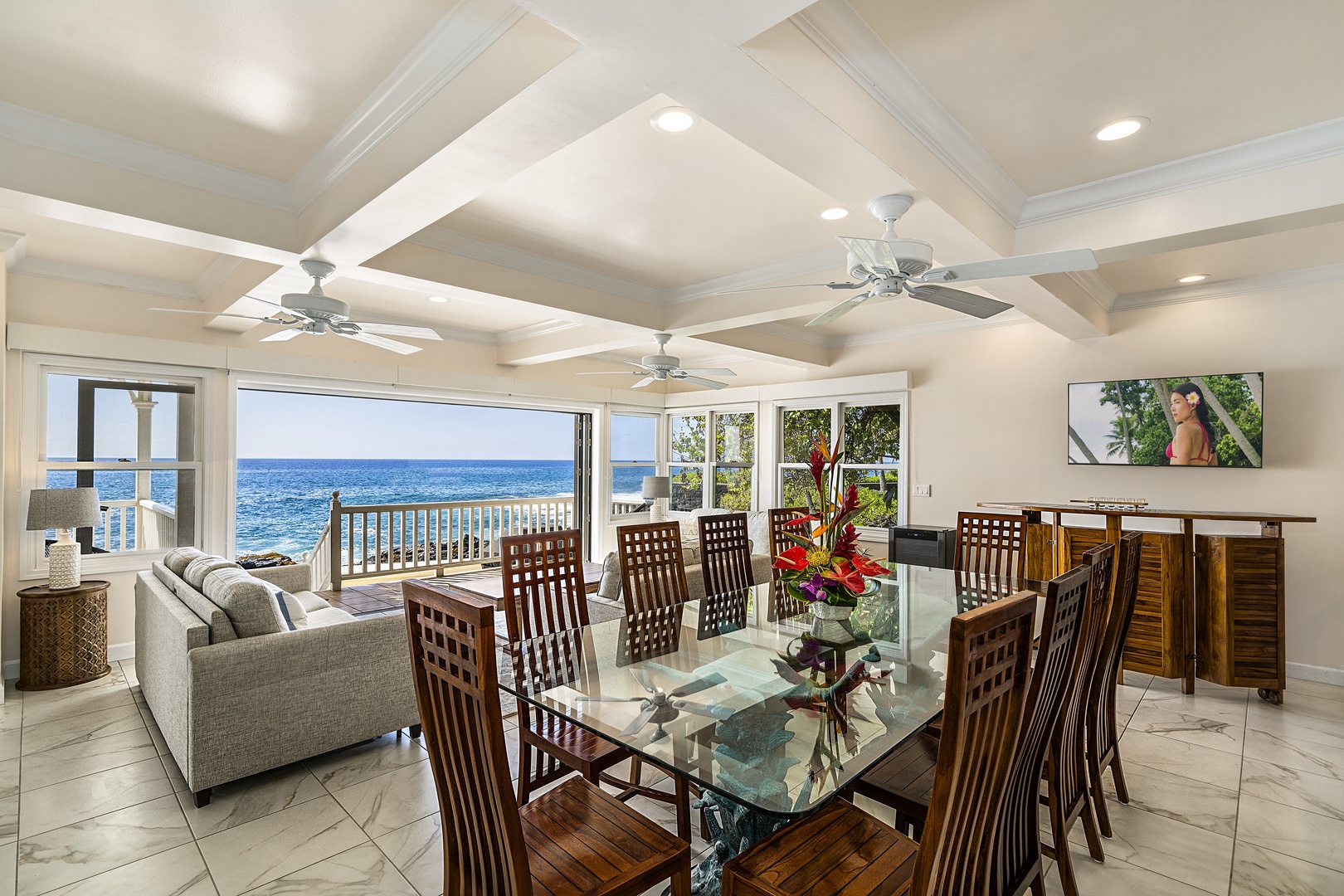 Kailua Kona Vacation Rentals, Dolphin Manor - Experience the amazing views of the sparkling sea at the newly renovated Dolphin Manor