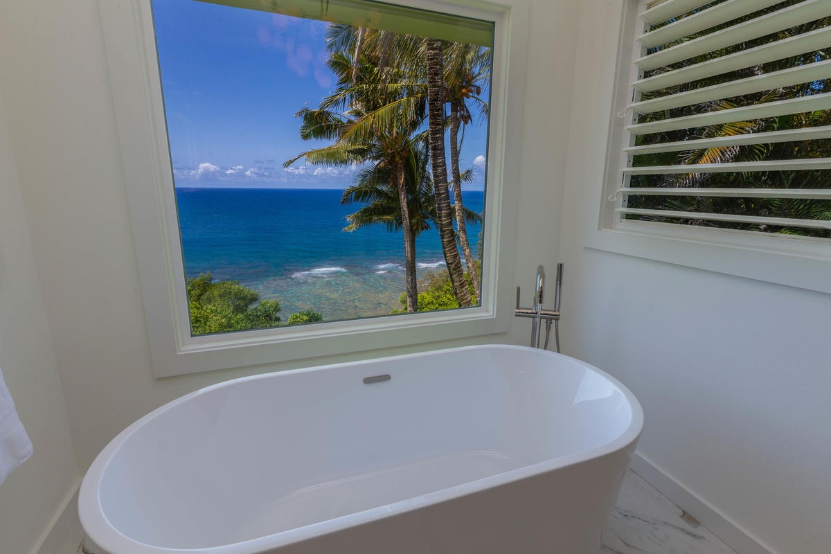 Princeville Vacation Rentals, Honu Awa - Bathe in Luxury with stunning Ocean Views