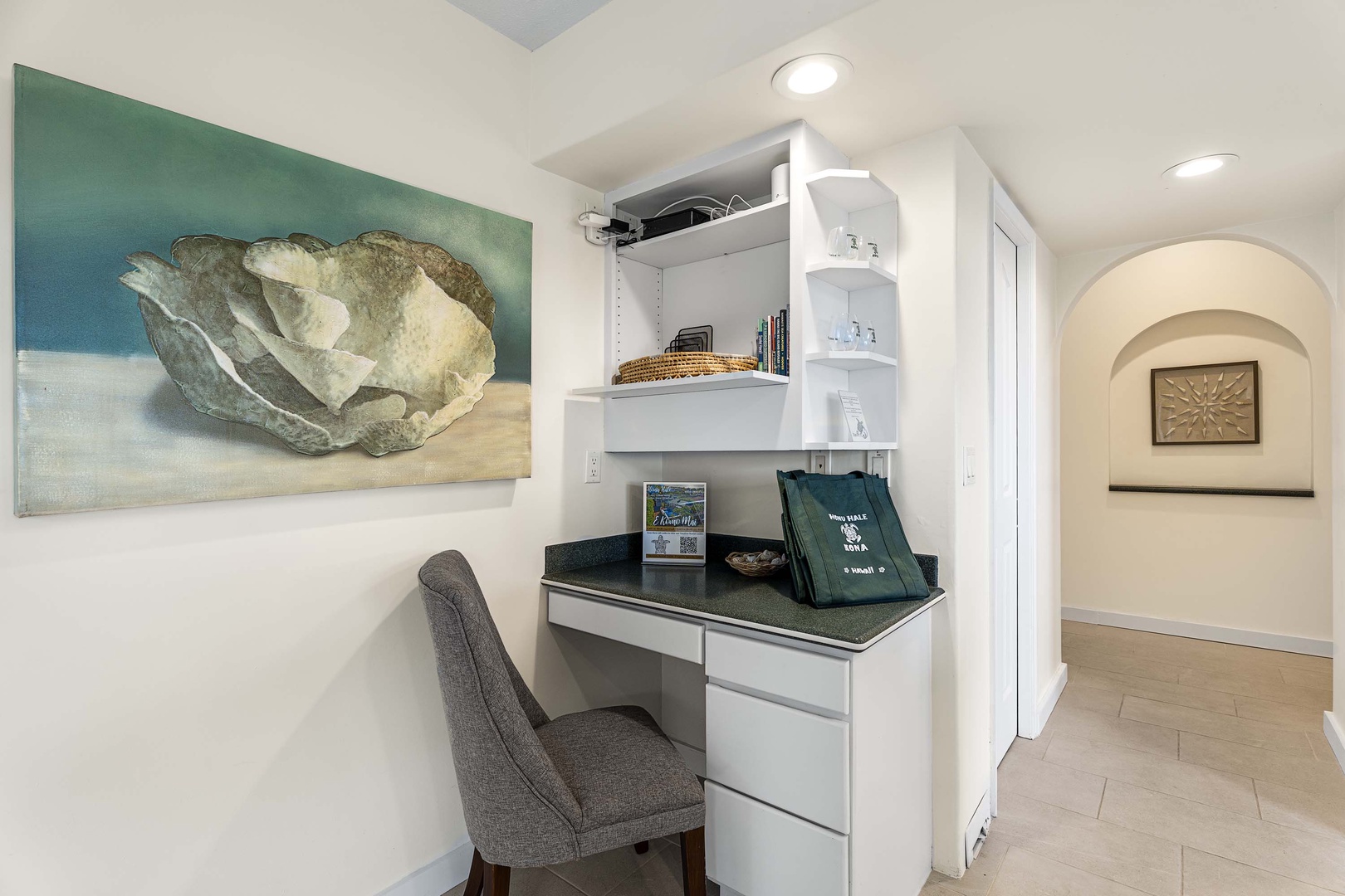Kailua-Kona Vacation Rentals, Honu Hale - Small desk space just off the kitchen makes for a great work space