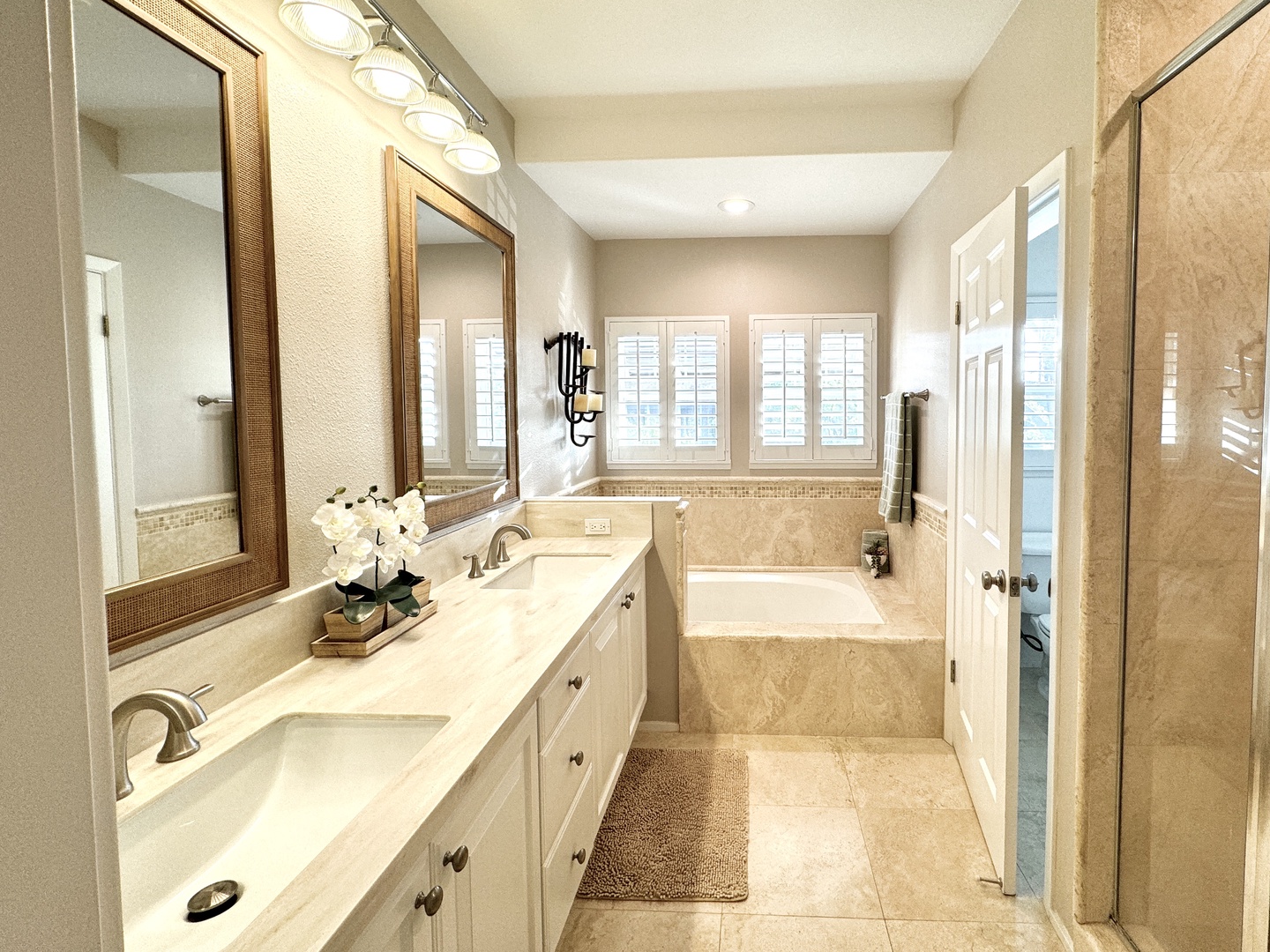 Kapolei Vacation Rentals, Coconut Plantation 1074-1 - Relax in the elegance of this master bathroom with dual vanities, a large tub, and a separate shower