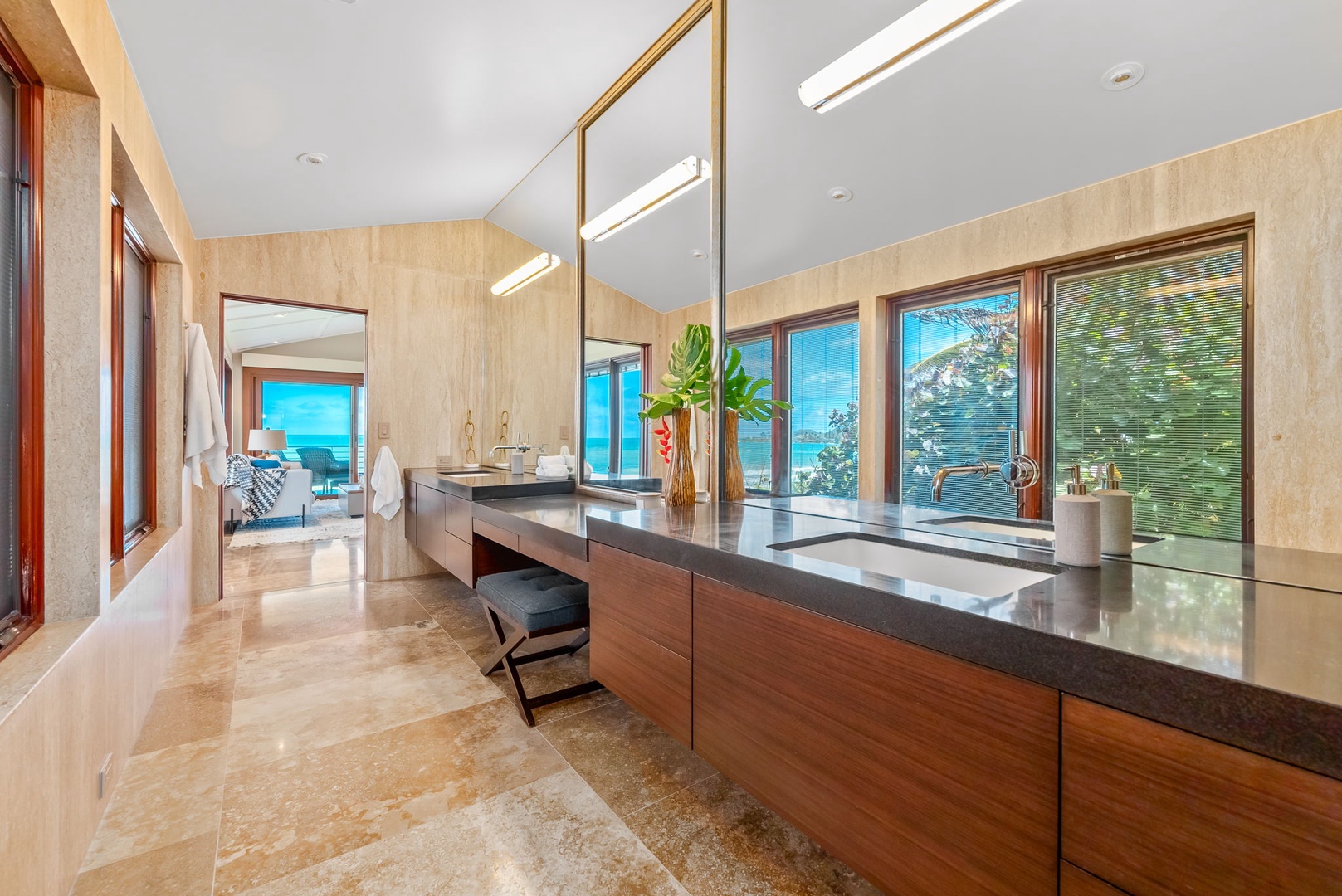 Kailua Vacation Rentals, Kailua Beachside - Enjoy the expansive vanity area on the ensuite bathroom.