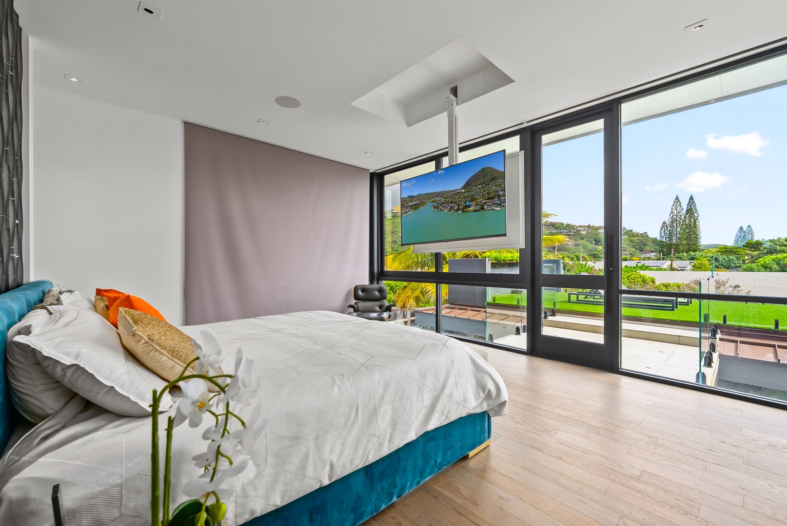 Honolulu Vacation Rentals, Ocean Villa Emilie - Wake to palm-fringed horizon views in this breezy guest bedroom with floor-to-ceiling windows and seamless outdoor access.