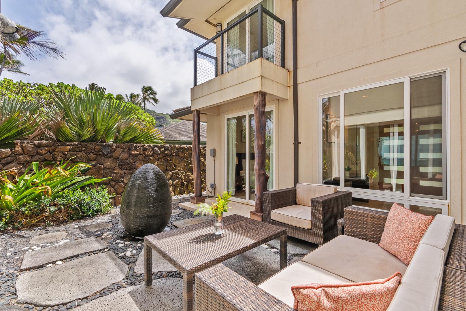 Laie Vacation Rentals, Laie Beachfront Estate - Gather and dine al-fresco in the outdoor lounge.
