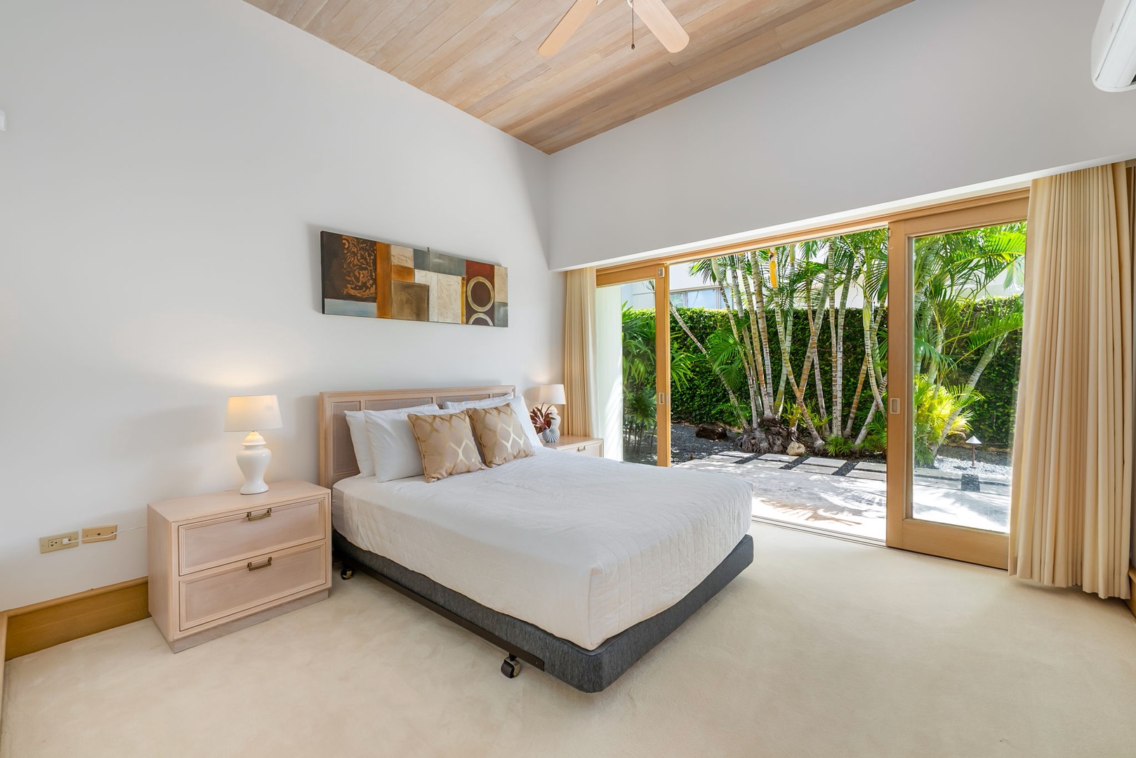 Honolulu Vacation Rentals, Luxury Golf Course Retreat in Kahala - 1077 Waiholo* - 