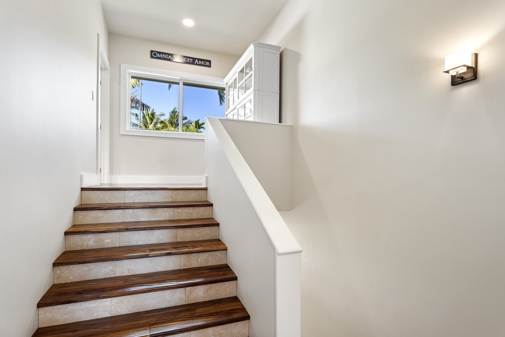 Kailua Kona Vacation Rentals, Ali'i Point #7 - Stairway to the upper level