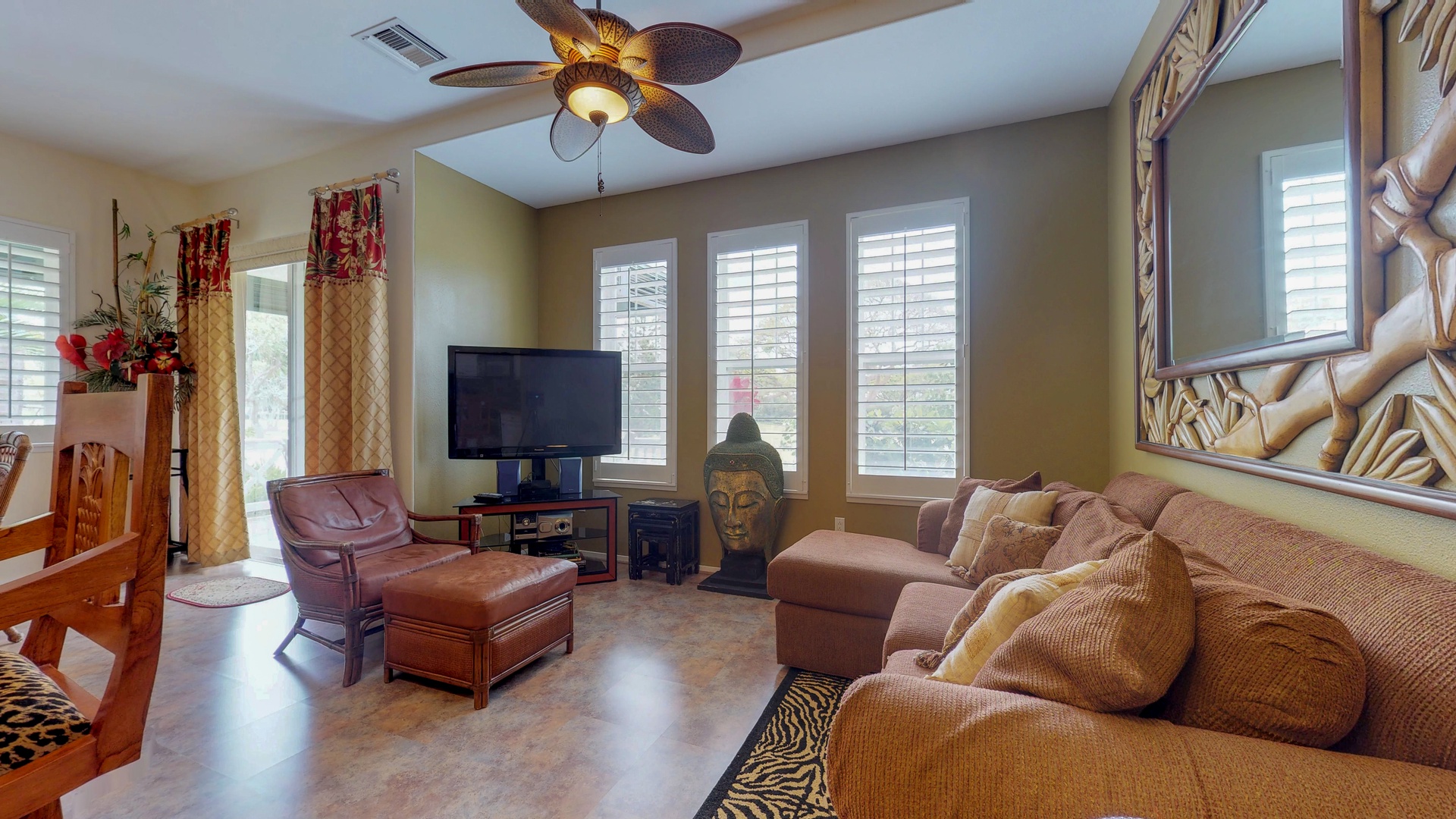 Kapolei Vacation Rentals, Coconut Plantation 1080-1 - Curl up with your favorite book in the cozy living area.