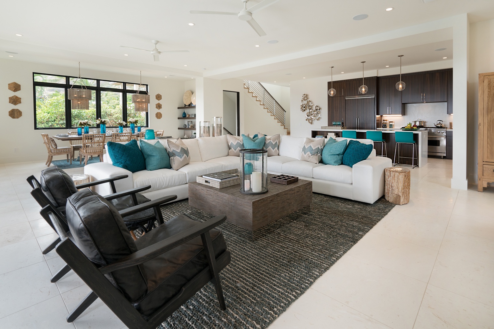 Honolulu Vacation Rentals, Diamond Head Grandeur - The open-concept common spaces are perfectly designed for entertaining, making gatherings seamless and relaxing.