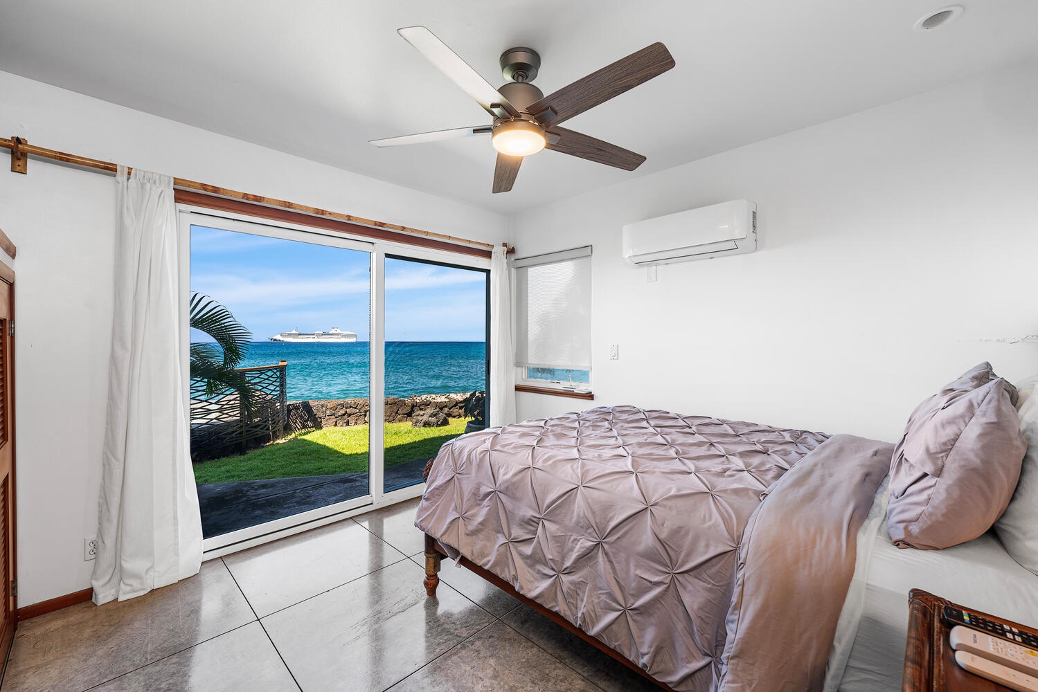 Kailua-Kona Vacation Rentals, Hale Kope Kai - Private guest suite with ocean views and lanai access—wake up to waves and palms.