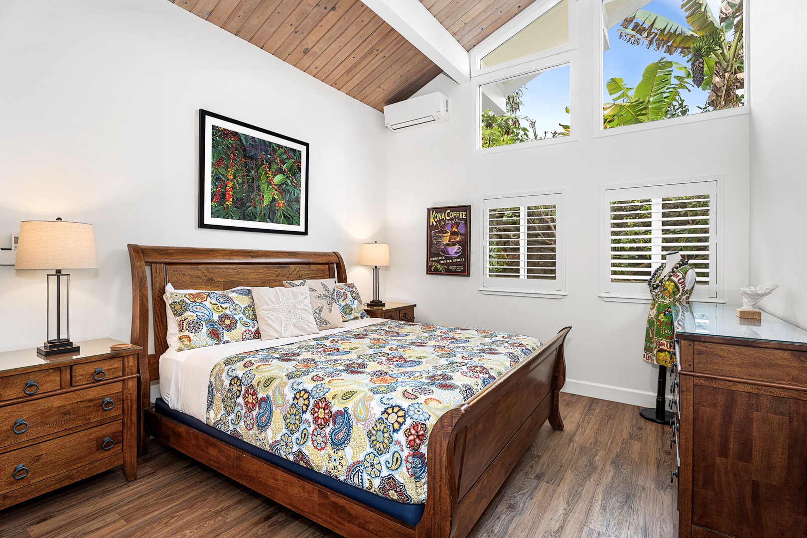 Kailua Kona Vacation Rentals, Hale Pua - Wake in a bright, airy bedroom, with soft light and cooling breezes all around.