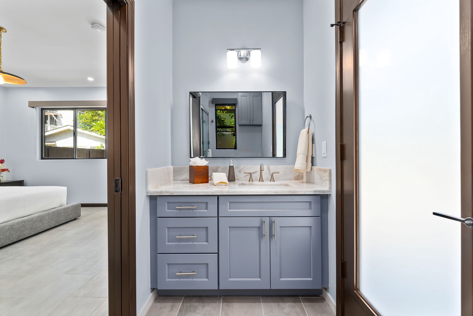 Honolulu Vacation Rentals, Kahala Zen - Stylish bathroom with a sink vanity and modern fixtures.