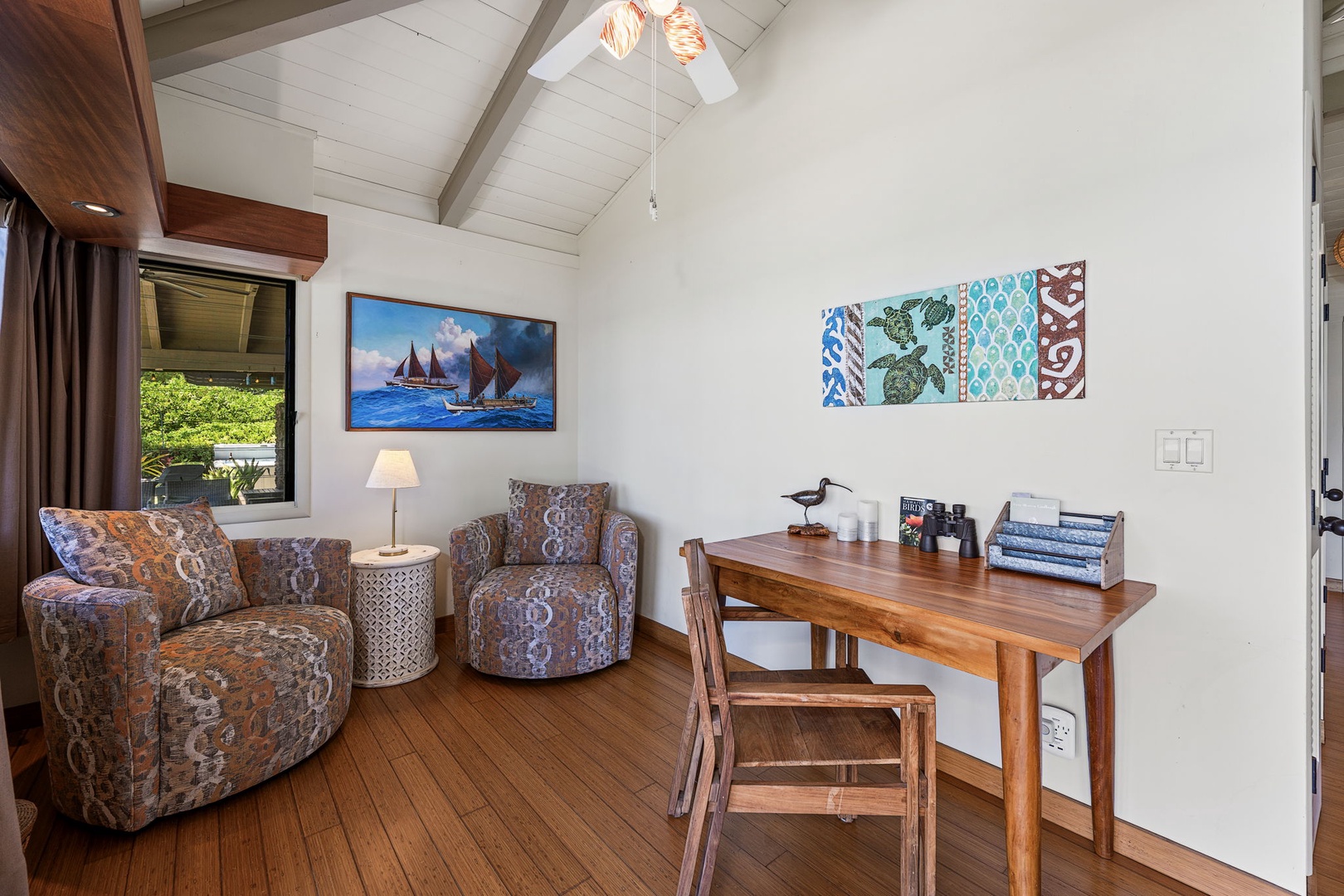 Kamuela Vacation Rentals, Island Time Retreat - A quiet desk in the corner for the emails you can't quite escape.