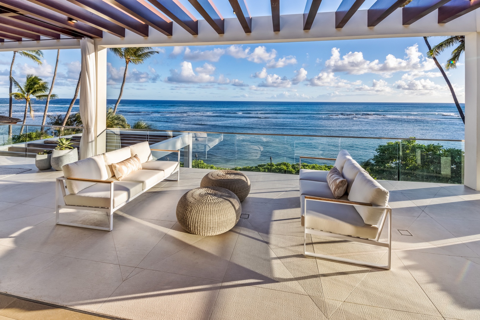 Honolulu Vacation Rentals, Diamond Head Grand Escape - Unwind on the shaded lanai while the Pacific stretches endlessly before you.