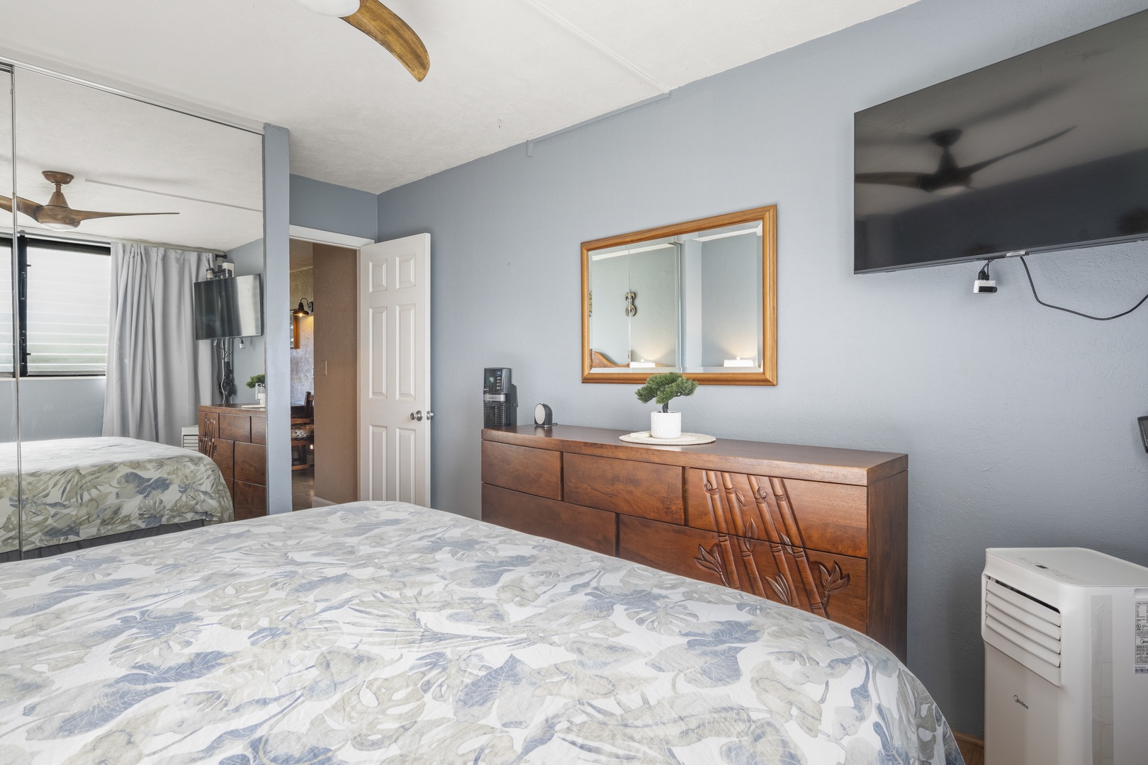 Lahaina Vacation Rentals, Polynesian Shores 114 - A comfortable, restful bedroom with a good bed and room to relax.