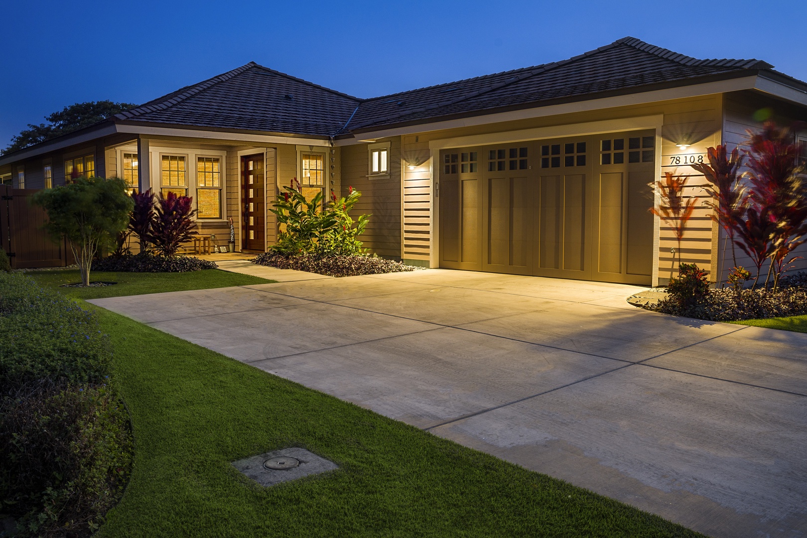 Kailua Kona Vacation Rentals, Kona Blue Vacations Holua Kai - Front of the house