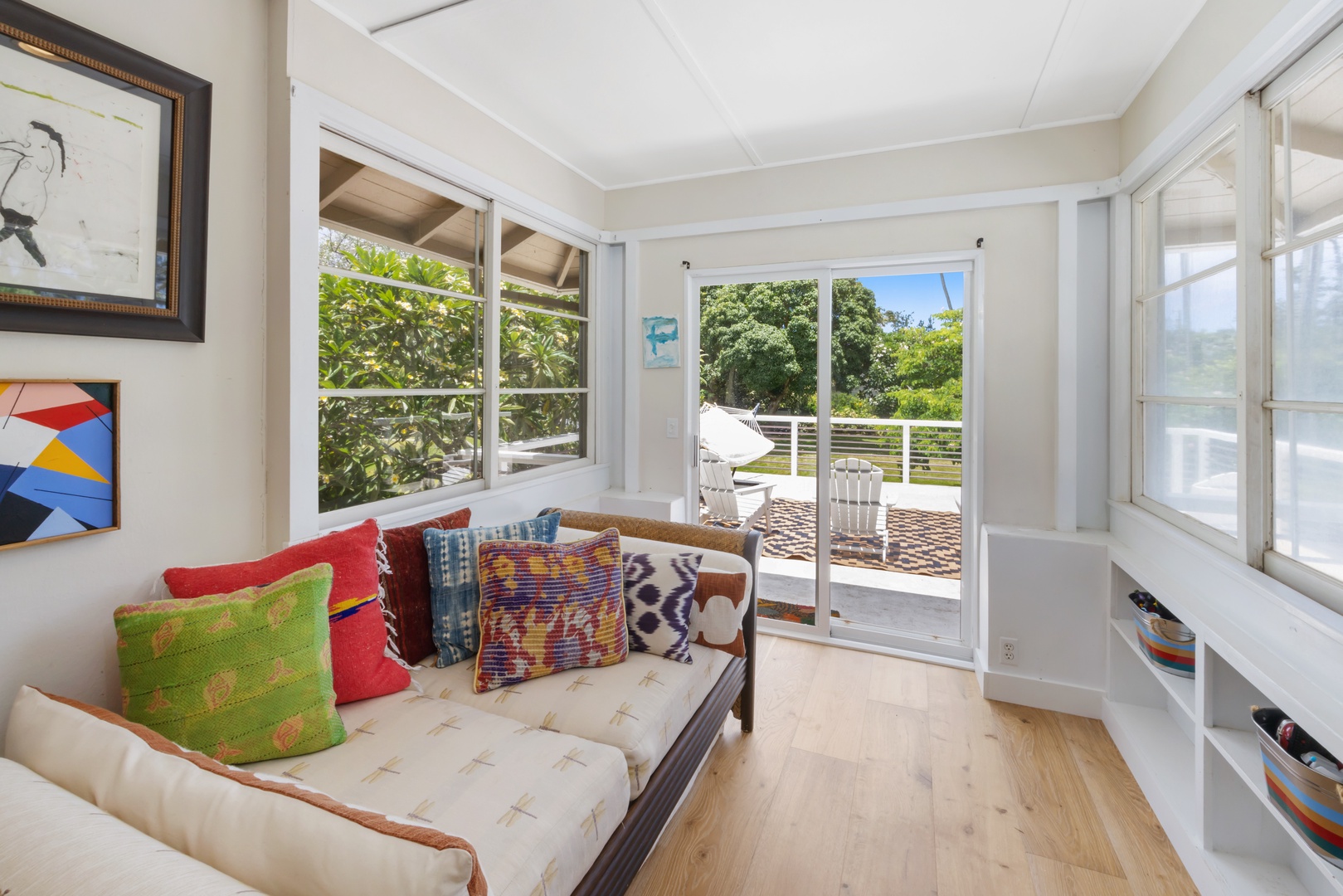 Kahuku Vacation Rentals, Hale Pellicano - Relax on the cozy daybed or step outside to the peaceful patio and enjoy the lush garden views.