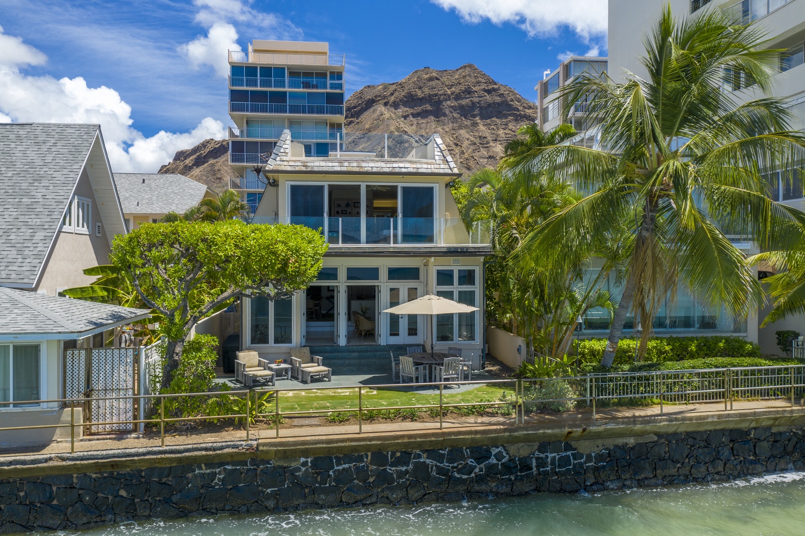 Honolulu Vacation Rentals, Diamond Head Surf House - Aerial Oceanside View of Diamond Head Surf House.
