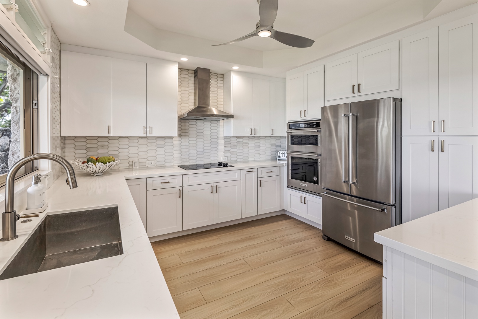 Kailua Vacation Rentals, Na Makana Villa - Fully equipped with everything you need to prepare your favorite meals and has stainless steel appliances