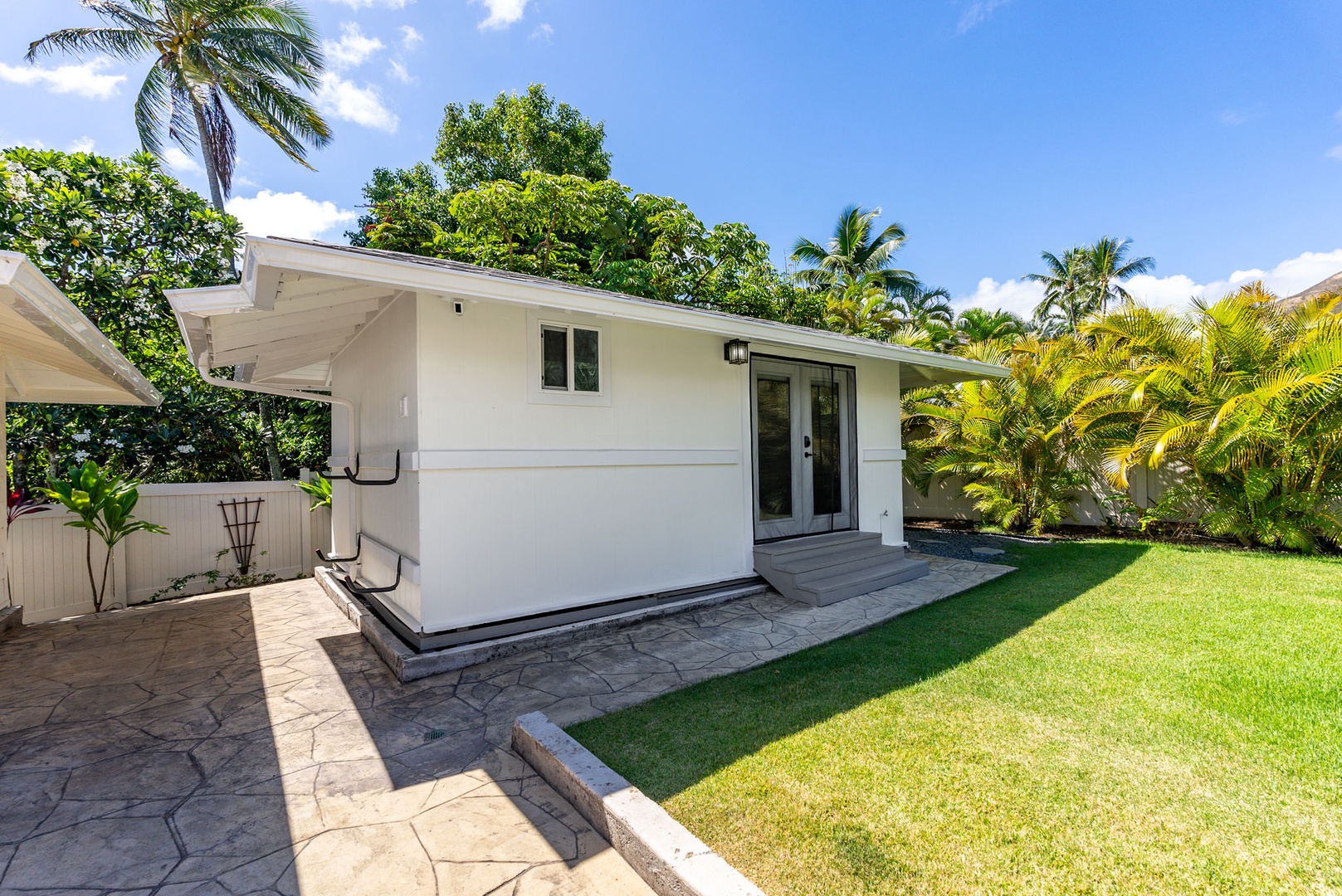 Kailua Vacation Rentals, Hale Alapi'i Lanikai Getaway - This elegant home seamlessly blends indoor and outdoor living, featuring easy access to a spacious yard.