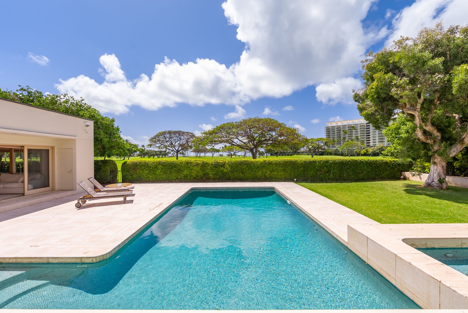 Honolulu Vacation Rentals, Luxury Golf Course Retreat in Kahala - 1077 Waiholo* - 