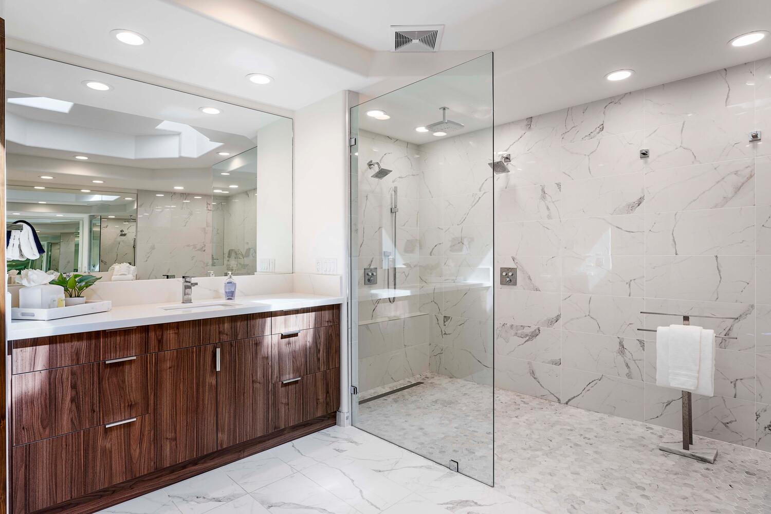Kailua Kona Vacation Rentals, Ho'okipa Hale - Spa-like ensuite with wide vanity space, natural stone finishes, and modern lighting.