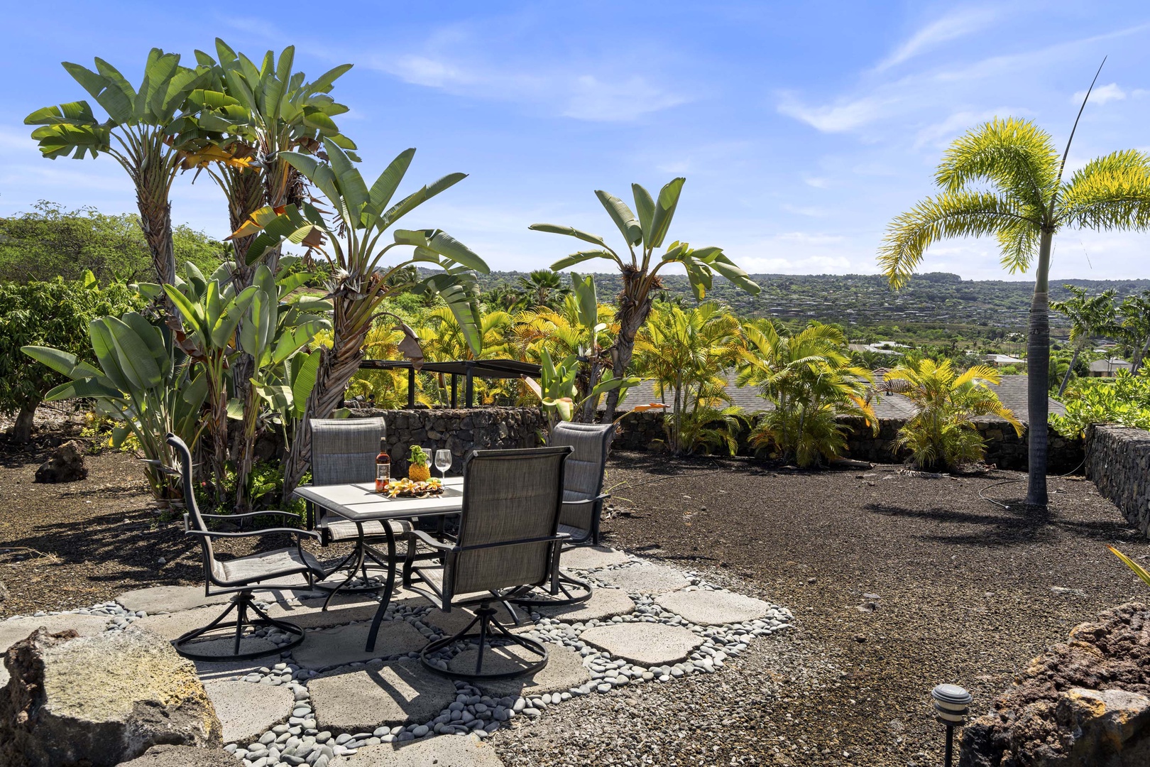 Kailua Kona Vacation Rentals, Kahakai Estates Hale - Nature's playground