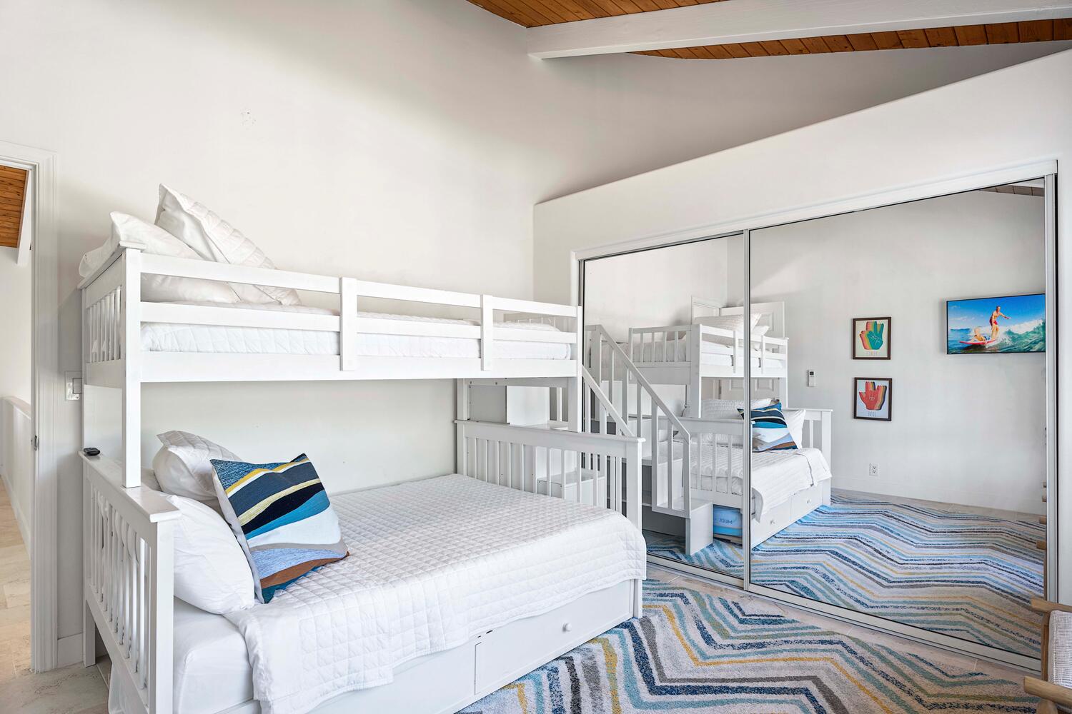 Kailua Kona Vacation Rentals, Ho'okipa Hale - Third suite is perfect for the little ones: nice, comfy and bright with twin-over-full bunk beds.