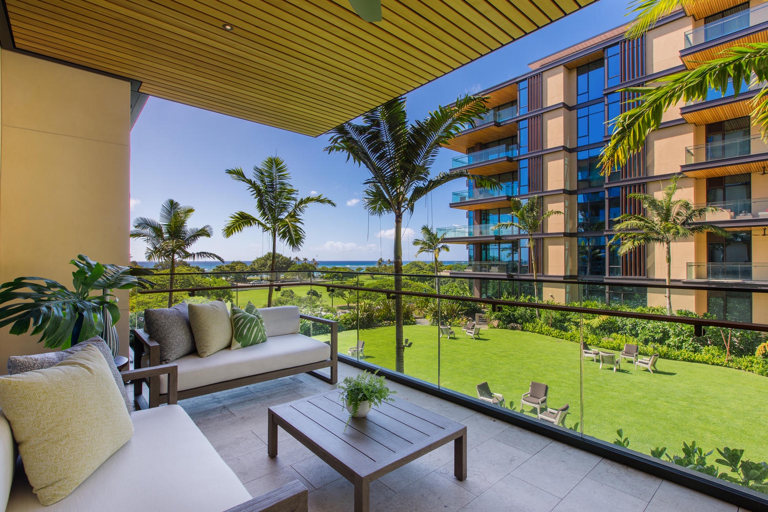 Honolulu Vacation Rentals, Park Lane Palm Resort - Relax on your Private Lanai overlooking the Great Lawn