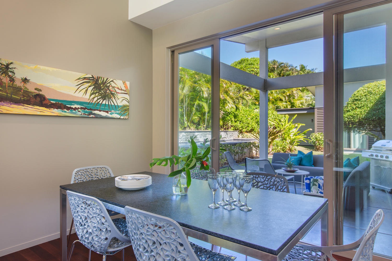 Honolulu Vacation Rentals, Hale Laulea - Dining room off living room and kitchen
