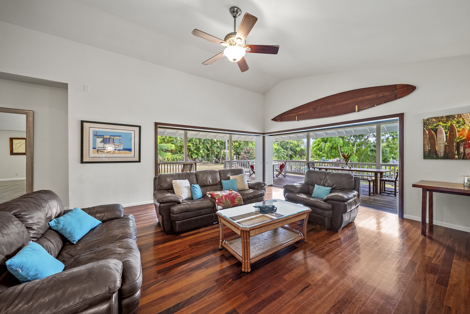 Haleiwa Vacation Rentals, North Shore Tropical Hale - Open living room with leather seating, hardwood floors, and garden views.