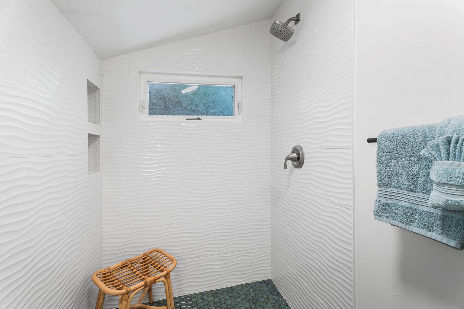 Kailua Kona Vacation Rentals, Manukai Hale - A curbless walk-in shower and white tile keep this bath simple and serene.