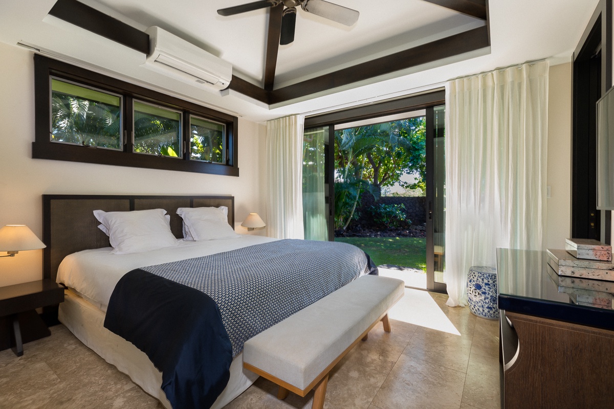 Kamuela Vacation Rentals, Artevilla- Hawaii* - Elegant bedroom with lanai access