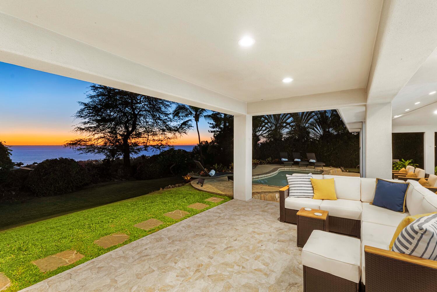 Kailua Kona Vacation Rentals, Ho'okipa Hale - Enjoy golden hour and evening breezes from the covered lanai dining space.