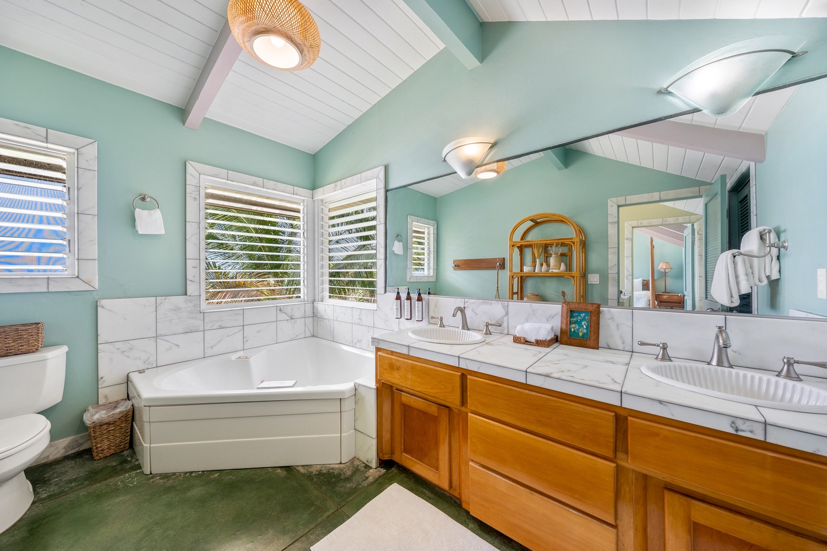 Hanalei Vacation Rentals, Hale Kepuhi - Unwind in your tranquil spa-like bathroom with soaking tub and dual vanities.