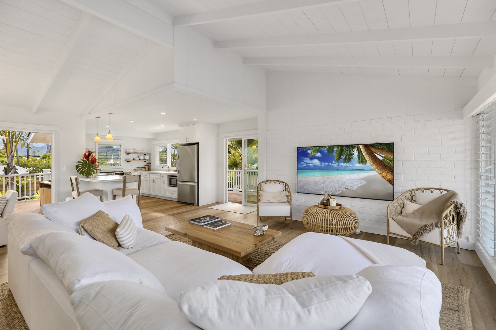 Kailua Vacation Rentals, Seahorse Beach House - Enjoy a movie night or catch up on your favorite shows