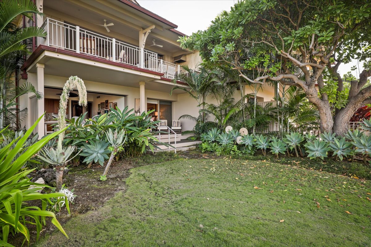 Kailua Kona Vacation Rentals, 3BD Ka'ulu Villa (129B) at Hualalai Resort - Enjoy strolling around the lush green garden.