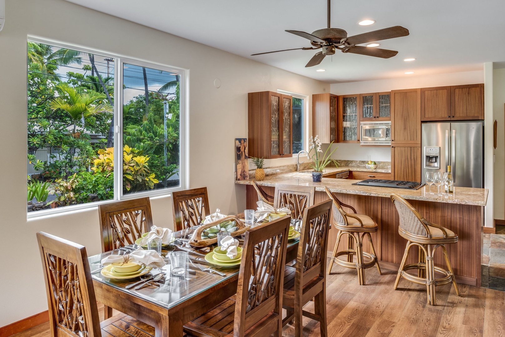 Kailua Kona Vacation Rentals, Kona Beach Bungalows** - Indulge in culinary delights at the Honu dining area, complemented by a chic kitchen bar.