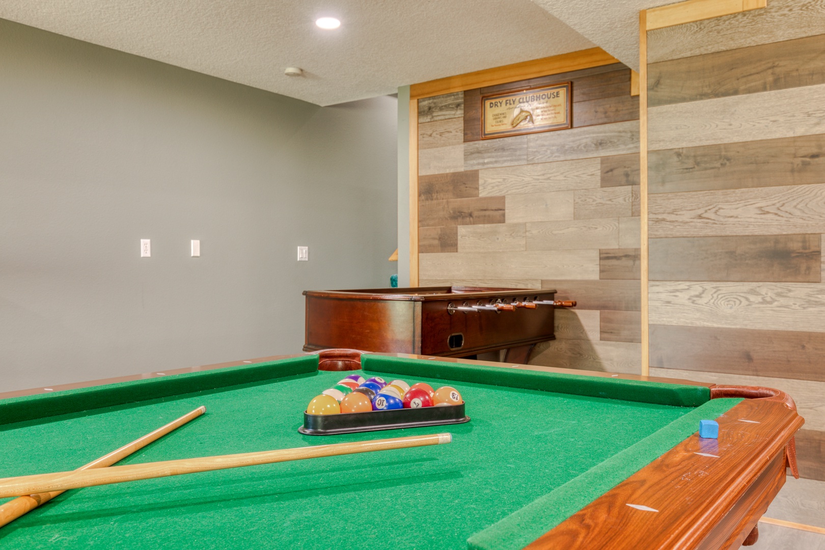 Sandy Vacation Rentals, Iron Mountain - Pool table