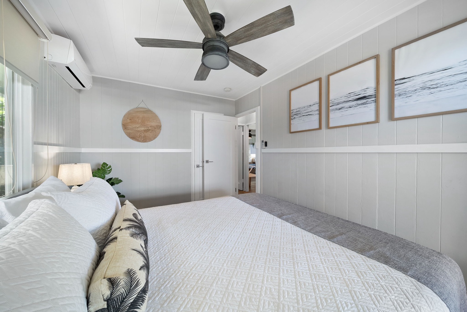 Haleiwa Vacation Rentals, Hale Nalu - King-size bed in the Main Bedroom