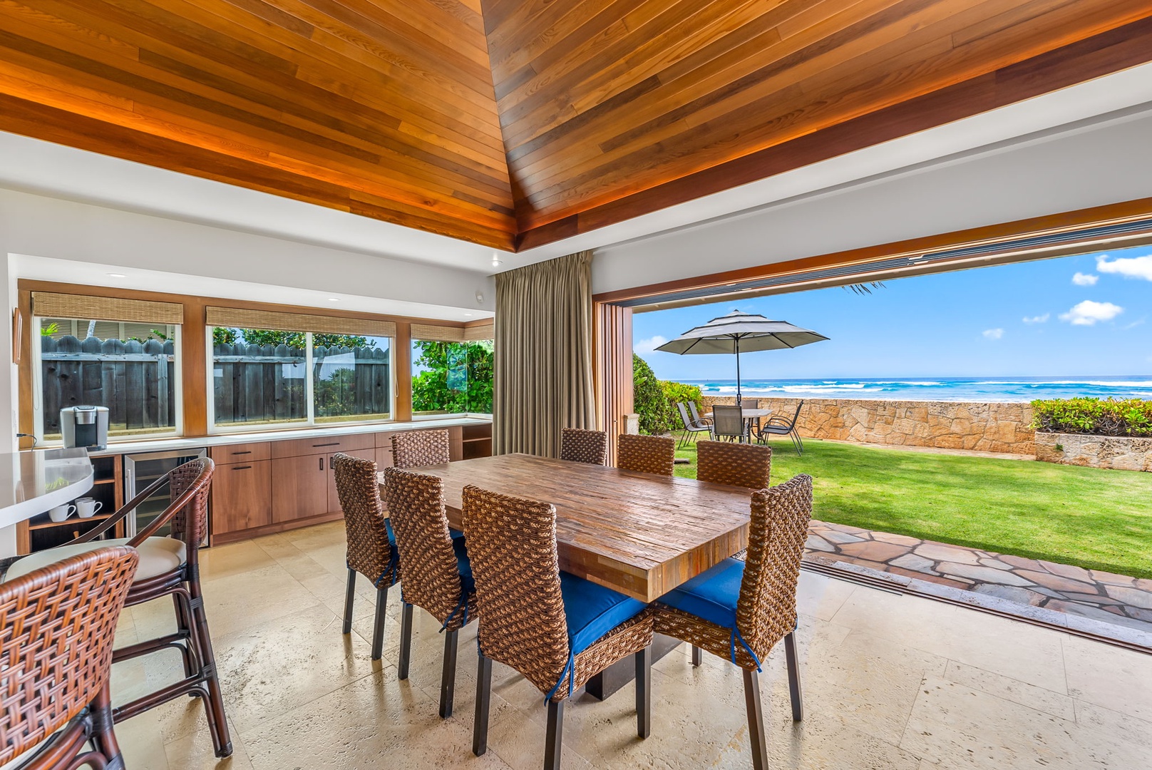 Honolulu Vacation Rentals, Hale Makai at Diamond Head - Enjoy sunset dinners or morning coffee in the shaded lanai with panoramic views of the Pacific Ocean.