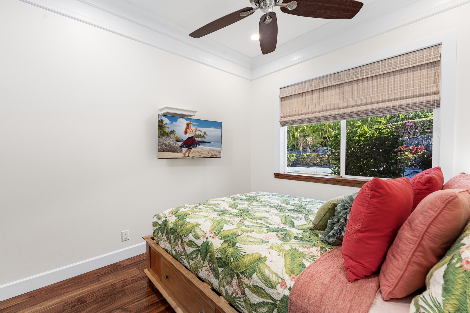 Kailua Kona Vacation Rentals, Ohana le'ale'a - Extra sleeping space with a comfy bed and serene garden views to wake up to.