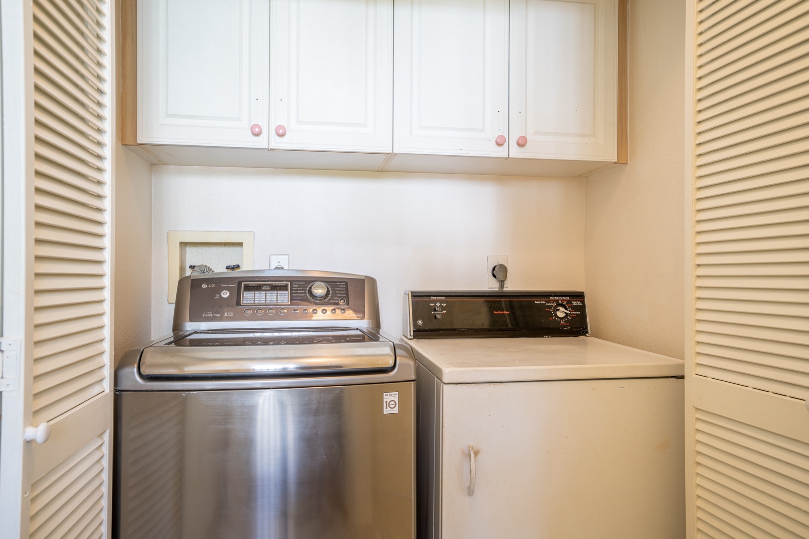 Kapolei Vacation Rentals, Fairways at Ko Olina 27H - The washer and dryer for your convenience.