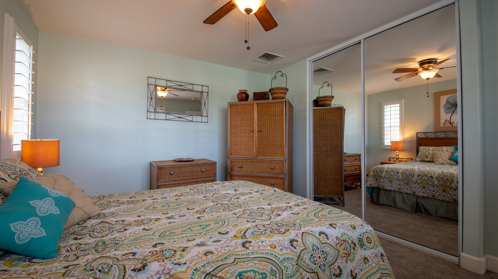 Kapolei Vacation Rentals, Ko Olina Kai 1047B - The second guest bedroom features a dresser and large mirror.