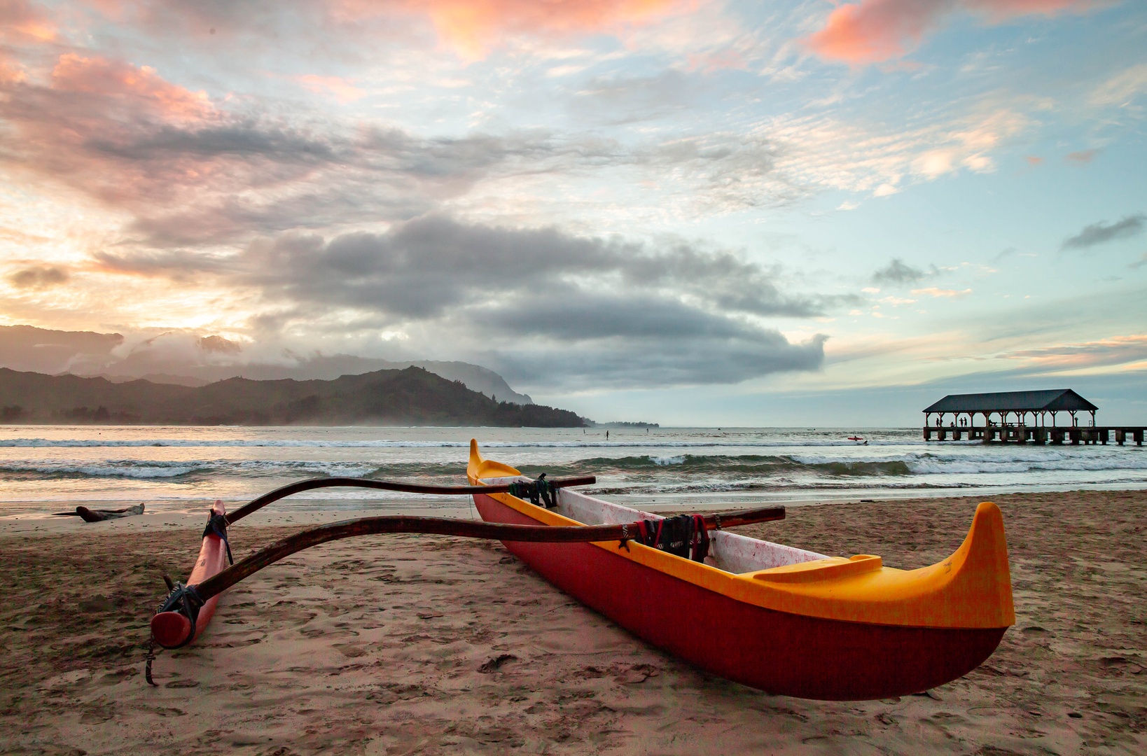 Princeville Vacation Rentals, Casa Makara - Morning walk by the bay.