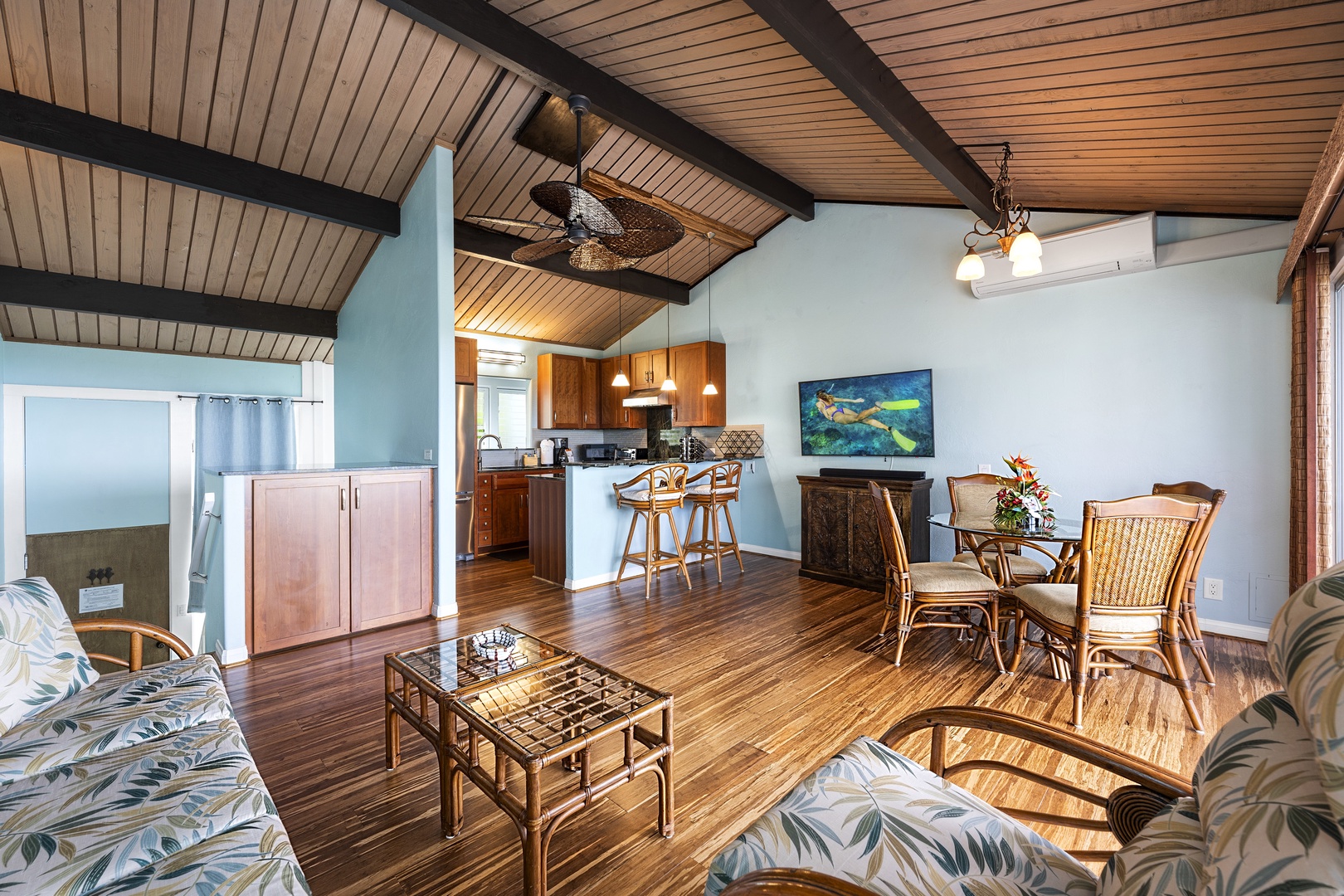 Kailua-Kona Vacation Rentals, Keauhou Resort 116 - Spacious open floor plan with vaulted ceilings