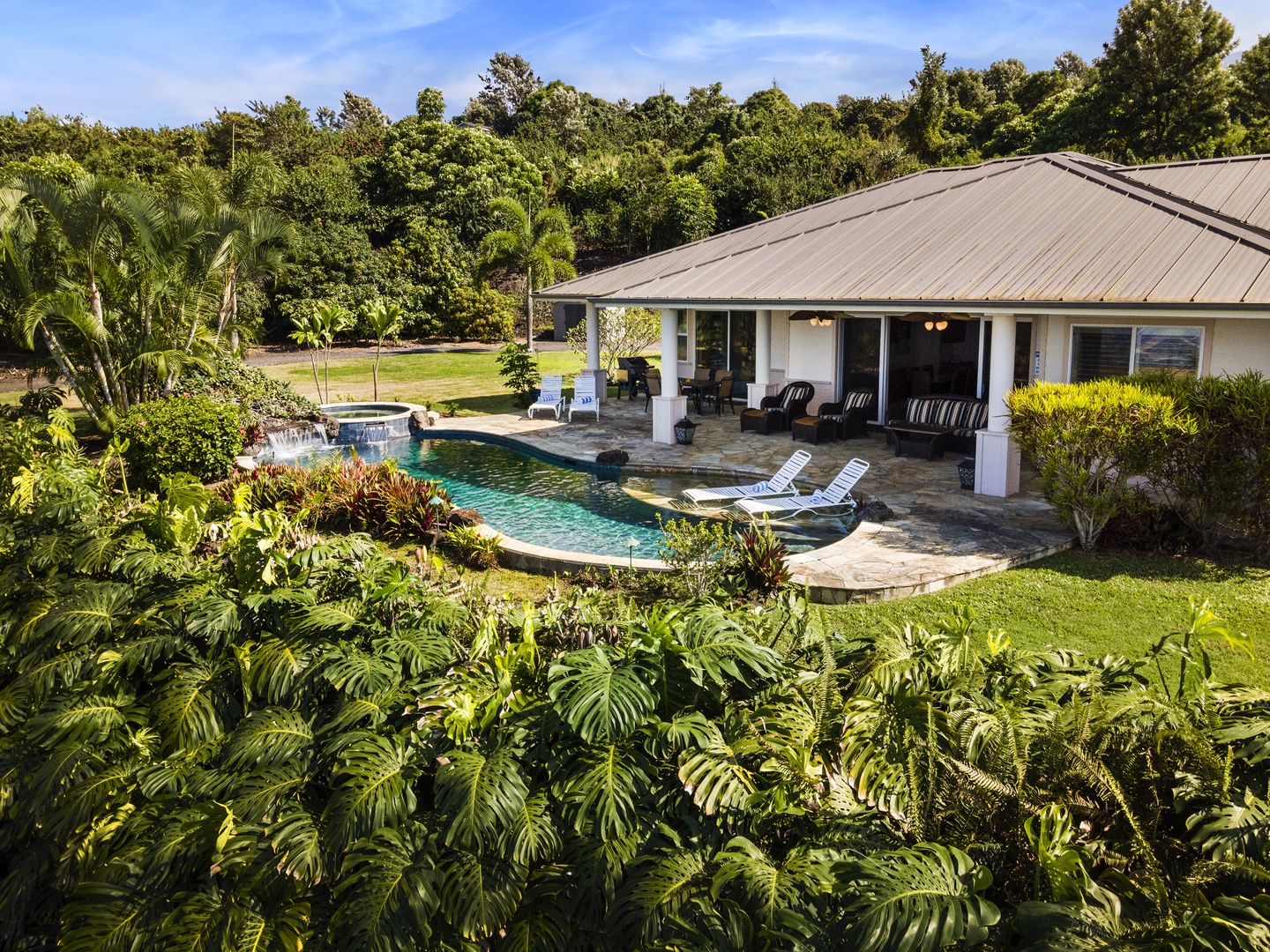 Kailua Kona Vacation Rentals, Piko Nani - View facing back towards the home