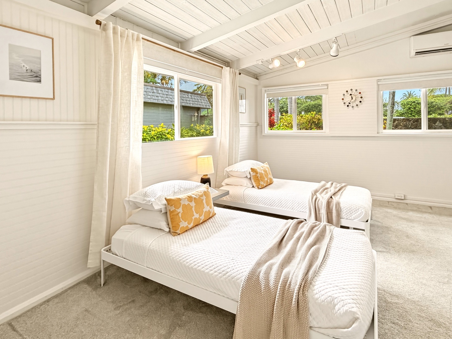 Honolulu Vacation Rentals, Ho'okipa Villa - Your peaceful twin bedroom features crisp linens and garden views, perfect for restful nights with natural light streaming through multiple windows.